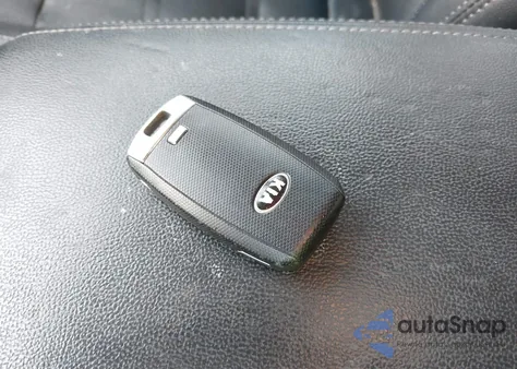 2017 Kia Sorento 3.3L Sx z USA, uszkodzony, nr VIN 5XYPKDA58HG255799